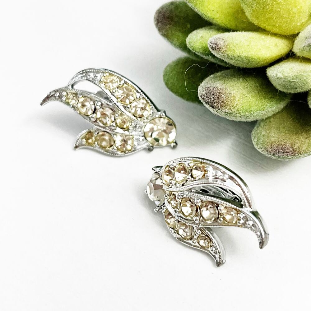 Sarah Coventry "Enchantress" Vintage Rhinestone Clip Earrings